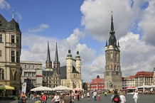 Halle, Marktplatz mit der Marktkirche und dem Roten Turm