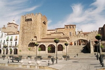 Torre de Bujaco y Arco de la Estrella in Plaza Mayor
