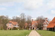 Gut Hemmelmark, Herrenhaus (rechts), Vikoriahaus (links)