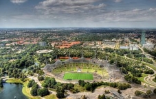 Das Olympiastadion München vom Olympiaturm aus fotografiert.