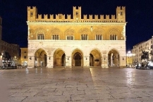 Piacenza, Facciata del medievale Palazzo del Comune