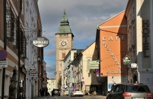 Enns, Wiener Straße und Stadtturm