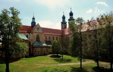 View of the former monastery of Lubiąż an the baroque Loreto-Chapel