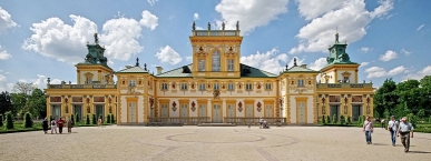 Wilanów Palace, view of the façade from the royal gardens