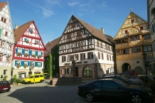 Neudenau, Marktplatz mit altem Rathaus (rechts)