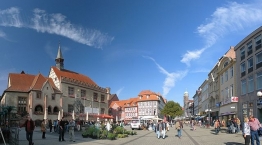 Goettingen marketplace with old city hall, Gaenseliesel fountain and pedestrian zone.
