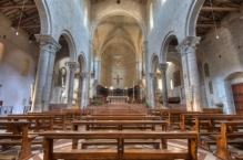 Innenraum von Santa Maria Assunta, Kathedrale von Todi
