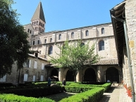 Tournus , Kirche Saint-Philibert mit Kreuzgang der Abtei