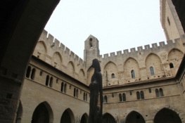 Avignon, Innenhof des Papst-Palastes