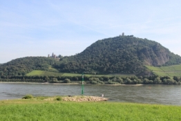 Drachenfels und Schloss Drachenburg