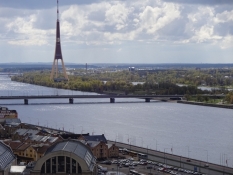 Udsigt over Daugava og TV-tårnet fra spiret/A view of the river and the TV tower from the church