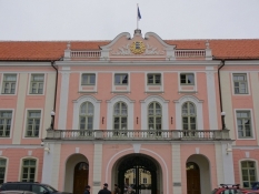 I dette slol holder det estiske parlament til/In this palace Estoniaʹs parlament resides