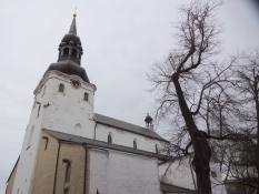 Domkirken er en gammel, hvidkalket kirke/The cathedralʹs an old, whitewashed church