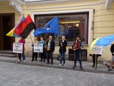 Putin-fjendtlig demo foran Ruslands ambassade/Anti-Putin demo in front of the Russian Embassy