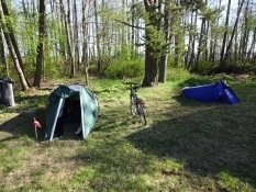 Mit telt til venstre og Joonasʹ til højre/My tent to the left and Joonasʹ to the right