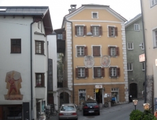 Udsigt fra vores vindue i pensionen i Innsbruck/The view from our room at our Innsbruck pension