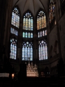 Smukke blyindfattede ruder over højalteret/Beautiful leaded lights above the main altar