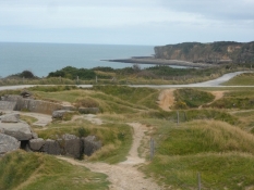 Krigshærget landskab på Pointe du Hoc/War-shattered landscape at Pointe du Hoc