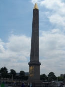 Obelisken på Concorde-pladsen er flere tusind år gammel/The obelisque on Concorde sqare is very old