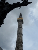 Søjlen er designet efter Trajan-søjlen i Rom/The column is designed after Trajanʹs column in Rome