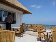 Kaffepause i en strandbar/Coffee break at a beach bar