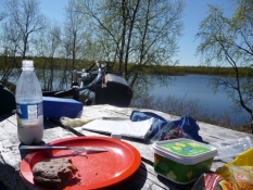 Frokost med finsk rugbrød (ruisleipä) og mælk/Lunch with Finnish rye bread and milk