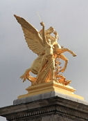 Paris, Pont Alexandre III, Pegasos auf Säule