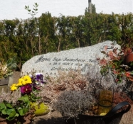 Mine forældres grav på kirkegården i Ulkebøl/My parentsʹ grave at the cemetary of Ulkeboel