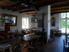 Indenfor i slotscafeen/Inside the manor café