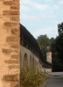 En stump af bymuren er bevaret/A short stretch of the city wall is preserved