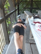 Simon sover middagssøvn i middagsheden/Simonʹs having a nap in the midday heat