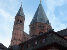 Den nyeste del er det østlige tårn fra 1875/The most modern part is the Eastern tower from 1875