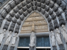 Hovedportalen med filigrankunst/The main entrance portal with delicate pieces of art