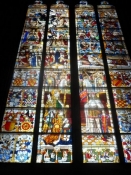 Glasmalerier fra vidt forskellige epoker/Stained windowglass from totally different periods