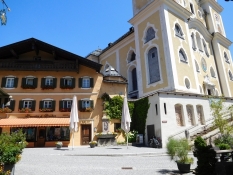 Hopfgarten im Brixental: Marktplatz, Pfarrkirche St. Jakobus und Leonhard