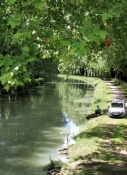 Angler at the Canal latéral à la Garonne