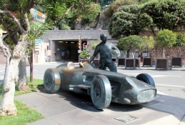 Monaco, Juan Manuel Fangio Statue