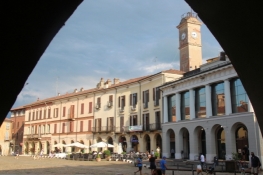 Vercelli, Piazza Cavour