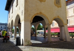 Orta, Palazzotto della Comunitá
