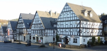Hilchenbach, Häuserzeile am Markt