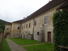 Das Kloster von Zlata Koruna (Goldenkron) über der Moldau etwa 10 km vorm Ziel