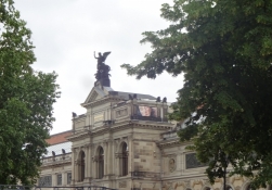 Hauptportal des Albertinums, heute Heimat der Skulpturensammlung und der Galerie Neue Meister