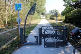 Barrier on the bike path in Petite-Synthe