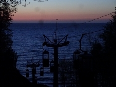 Aftenrøde over Østersøen og svævebanen til stranden/Evening glow at the Baltic sea and the cable way