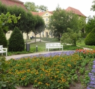 Slotsparken på slotsøen i Mirow indbyder til hvil/The palace garden of Mirow invites to rest