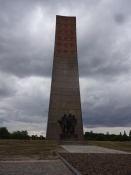 DDR-tidens mindesmærke i Sachsenhausen/The GDR memorial tower at Sachsenhausen