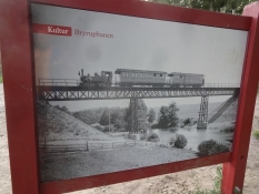 På billedet kører toget Horsens-Silkeborg over broen/On this picture the train crosses the bridge