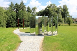 Glasmuseum Frauenau, Skulptur aus Spiegeln im Gläsernen Garten