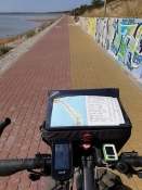 Prima Radweg entlang der Küste zur Bucht auf der Landzunge von Hel