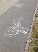 Reklame for de fine cykelstier i Vestpommern direkte på asfalten